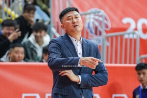 开云体育2023-首轮遇上上海！杜锋：不管对阵的是谁 季后赛都会去拼每一位对手