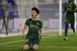 开云体育简介-未来可期！18岁王钰栋中超处子球+造乌龙 是国足近15年最年轻球员